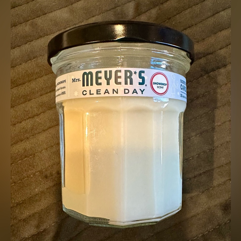 Mrs. Meyers Snowdrop Candle